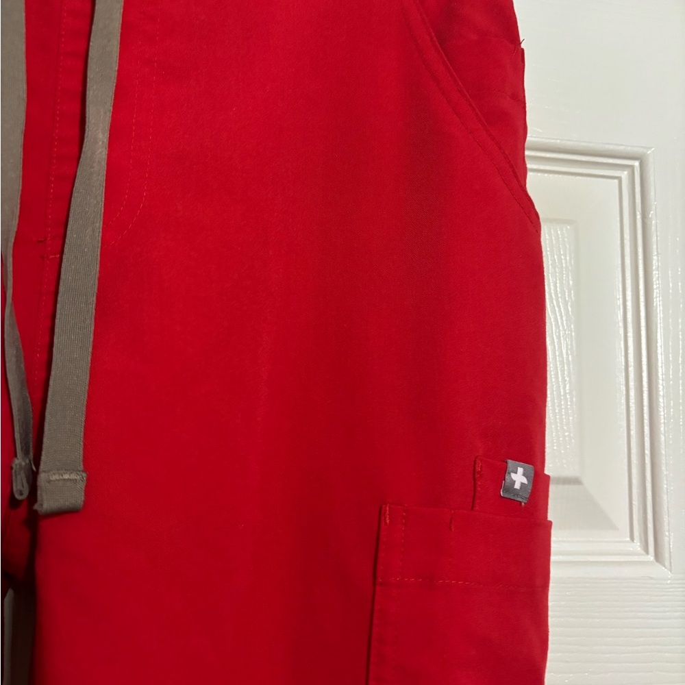 Figs Women’s Pop Red Yola Skinny Scrub Pant in size Small - Picture 5 of 10